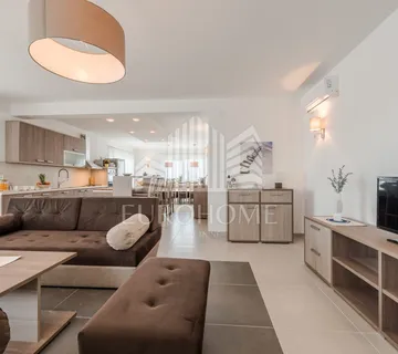 SUKOŠAN- En suite villa with 4 bedrooms, 188m2, Resort - Debeljak, Sukošan