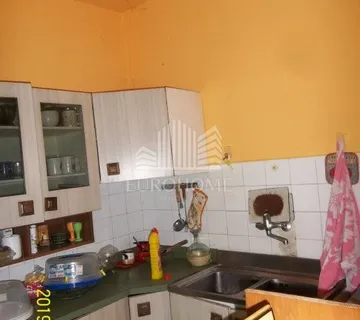 Oroslavje centar kuća 220 m2+2000 m2 građevinskog zemljišta - cover