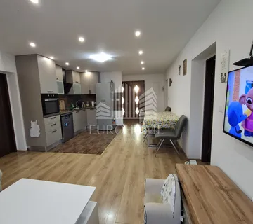 Kuća sa zemljištem na mirnoj lokaciji - Ivanić Grad - - cover