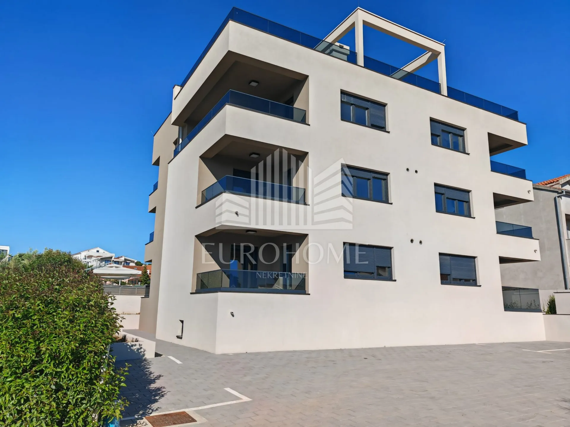 BORIK- Dvoroban luksuzno opremljen stan za dugoročno,  - cover