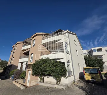 ZADAR-PLOVANIJA NENAMJEŠTEN DVOSOBAN STAN - cover