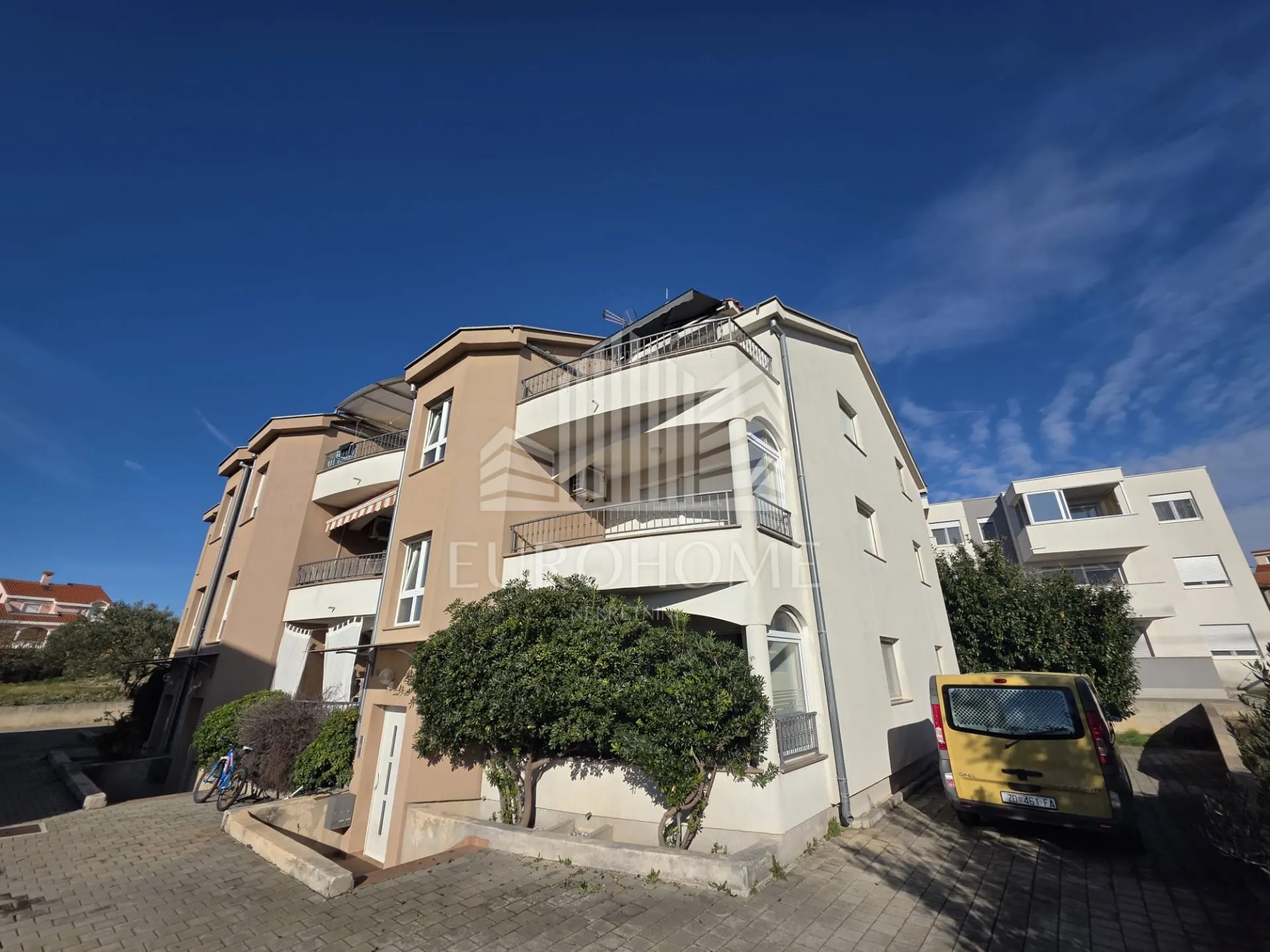 ZADAR-PLOVANIJA NENAMJEŠTEN DVOSOBAN STAN - cover