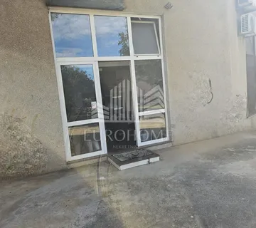 Prilika! Poslovni prostor u prizemlju, Petrići, 57m2+galerija! - cover