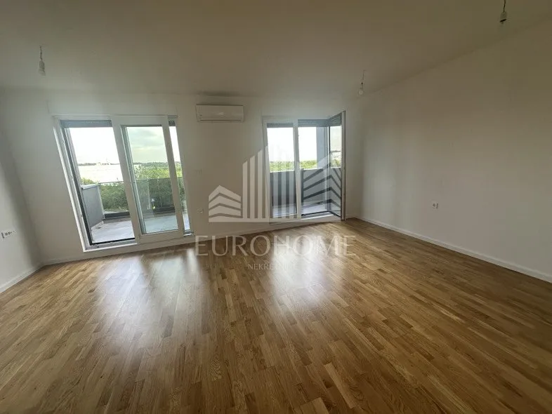 NAJAM-NOVO Trosoban stan 80,12+dvije loggie+ GARAŽA 16m2 - cover