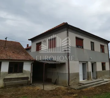 Kuća za adaptaciju ,okućnica 500m 2 i zemljište 1584 m2 - cover