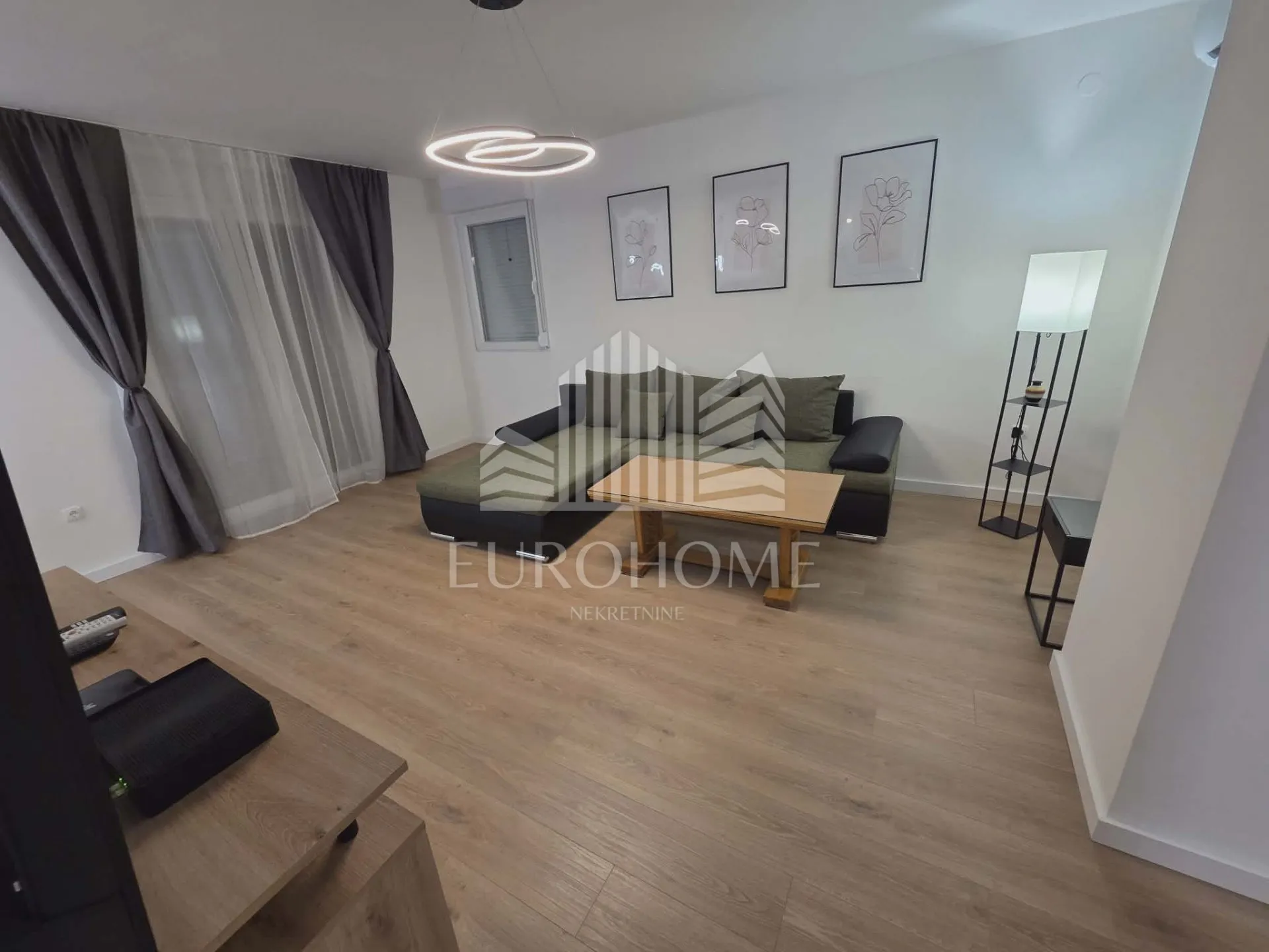 ZADAR, Bulevar- Moderan novodizajniran stan za dugoročni najam, 90m2 - cover