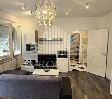 Medvedgradska, trosoban stan s balkonom, 80 m2 - cover