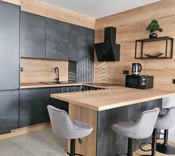 Zadar Višnjik- moderno uređen stan za dugoročni najam firmama  - cover