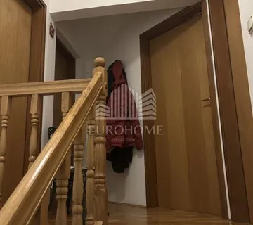 Prostrani 5-sobni dvoetažni stan s garažom – Trešnjevka - cover