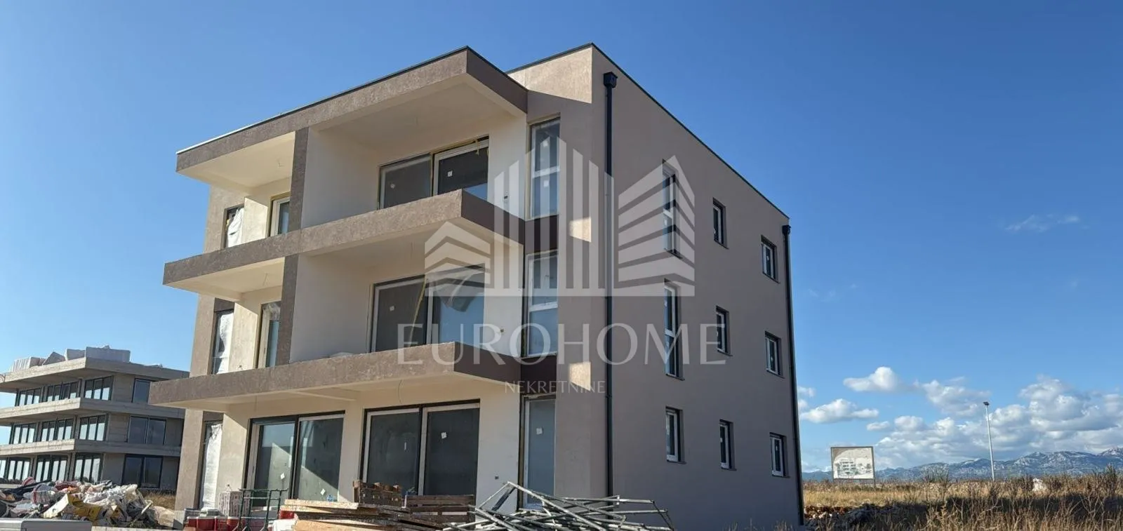 POVLJANA- Dvosoban apartman na 1.katu, Pogled - cover