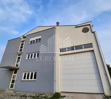 Murvica-poslovna zgrada na tri etaže, Dugoročni najam! - cover