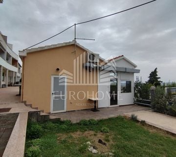 Prilika za investitore!Restoran+400m2 terase  s pogledom na more! - cover