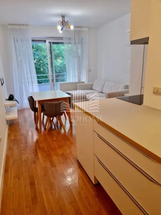 Donji grad, moderan i potpuno adaptiran stan, 40.50 m2 - cover