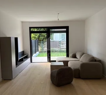 PRILIKA-Dvosoban stan u novogradnji s terasom, vrtom i VPM - 4 000€/m2 - cover