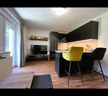Medveščak, dvosoban stan s terasom i vrtom, NKP 50 m2 - cover