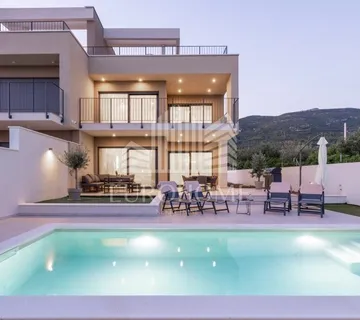Split, Kaštel, Newly built villa for rent with a heated pool and sea view (iznajmljivanje) - cover