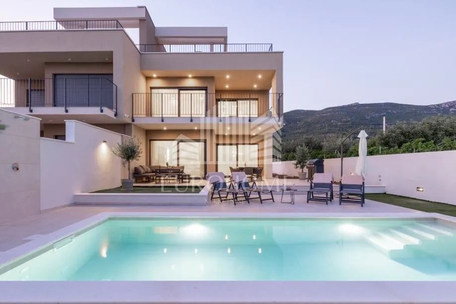 Split, Kaštel, Newly built villa for rent with a heated pool and sea view (iznajmljivanje) - cover