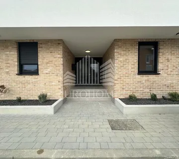 Novogradnja, trosoban stan s parkirnim mjestom, odmah useljivo - cover