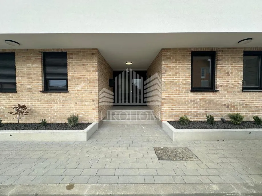 Novogradnja, trosoban stan s parkirnim mjestom, odmah useljivo - cover