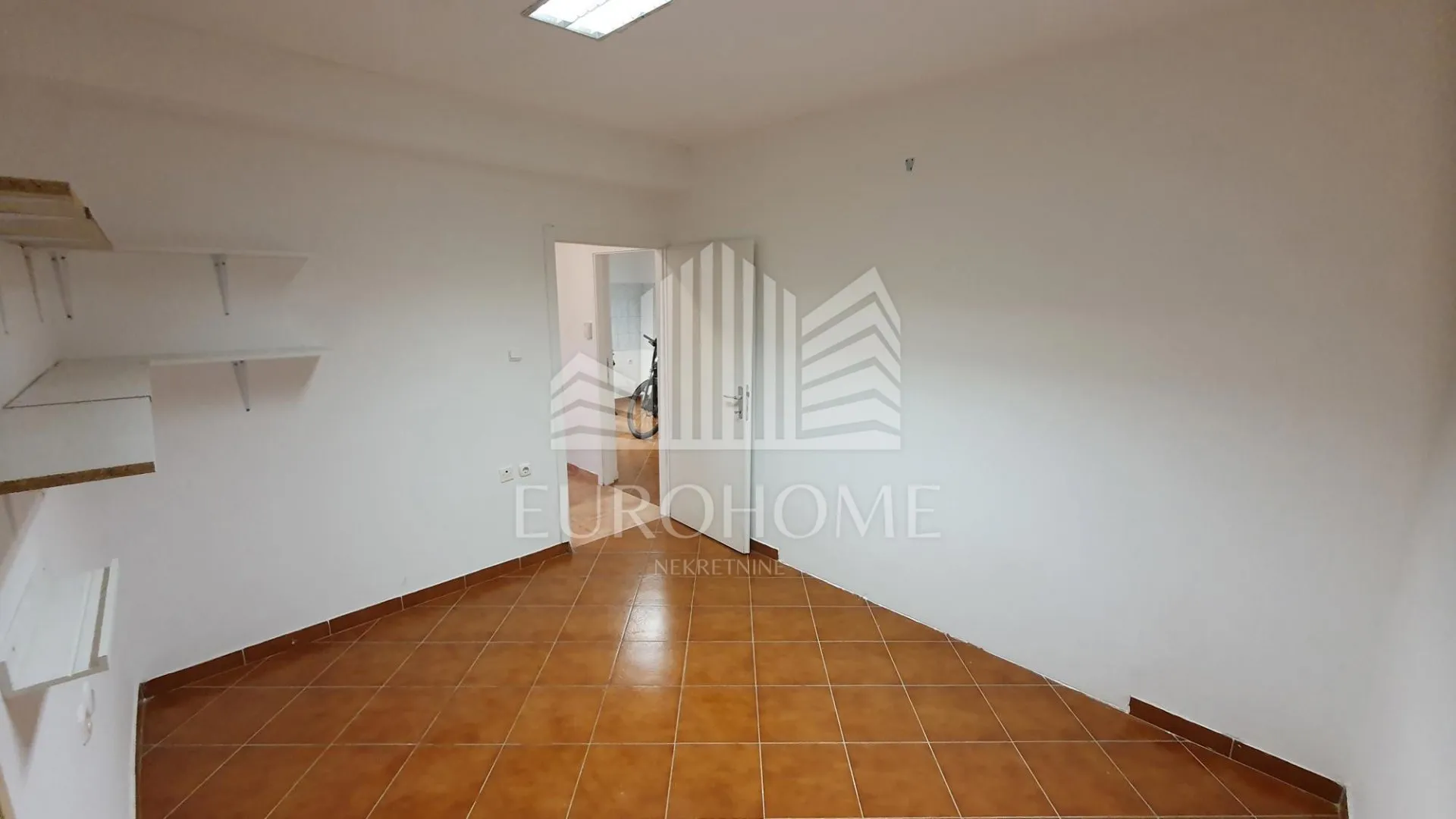 Poslovni prostor, bruto površine 50m2 - Malešnica - - cover