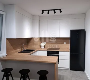 VIŠNJIK, Predivan stan za dugoročan najam, Garaža - cover