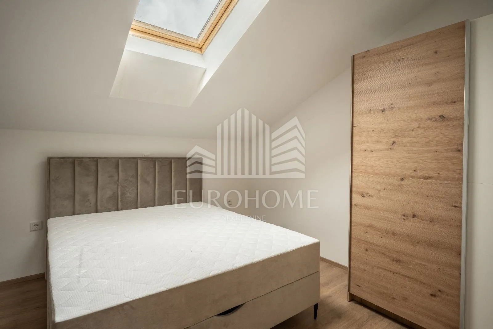 ŠIBENIK- Trosoban stan, pogled na more, 115.00 m2, - cover