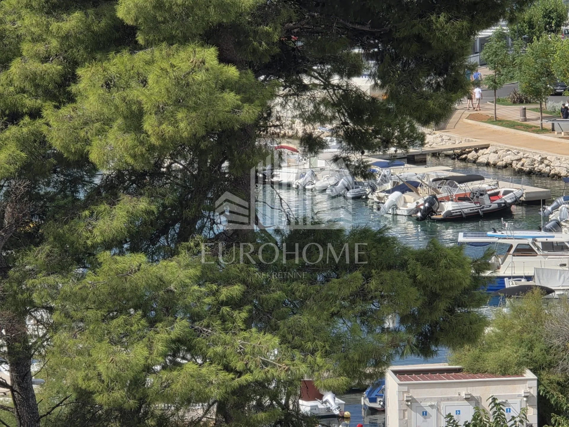 VODICE, Luksuzni stan uz plažu S2, TOP LOKACIJA, garaža, 116.39m2 - cover