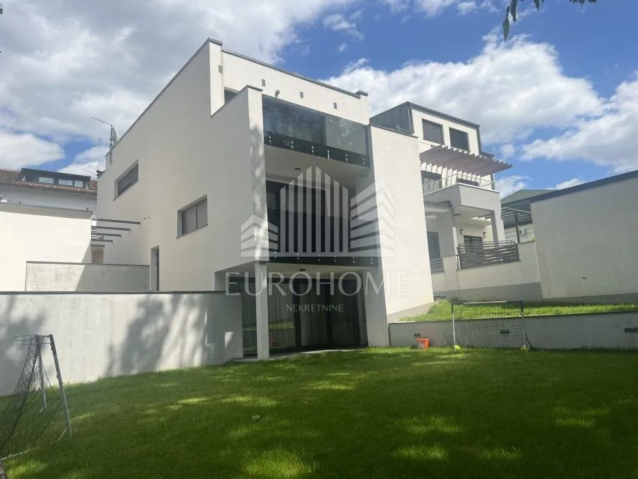 VILA NOVOGRADNJA 302m2, VRT, TERASA, 4 VPM, MAKSIMIR - cover