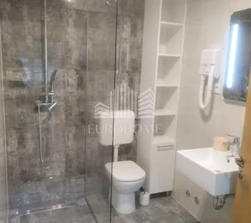 Odlična prilika! Kuća s poslovnim potencijalom i najmom 2037€/m2 - Strmec, Sveta Nedelja