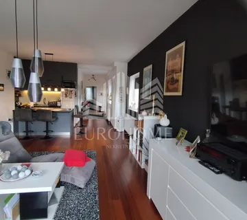 KUĆA sa 2 STANA - 226 m2, garaža, vrt, Kustošija - Zagreb