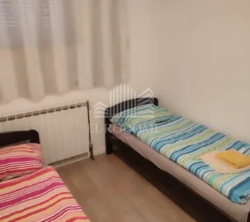 KUĆA ČETIRI STANA, SREDNJACI, TREŠNJEVKA JUG - cover