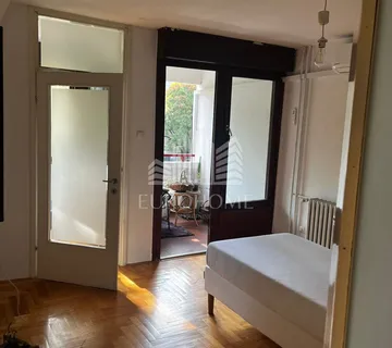 Jednosobni stan 50 m² na Jarunu, potpuno namješten, terasa, renoviran 2021. - cover