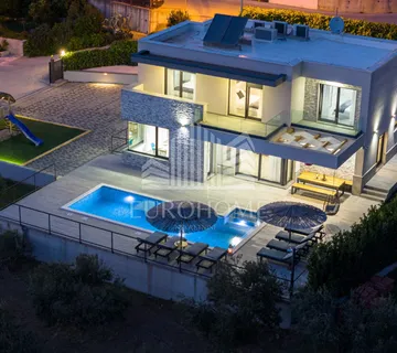 SPLIT, IMPRESIVNA VILLA, 4 spavaće sobe, 195m2