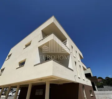 ZADAR, BILI BRIG, Dvosoban stan u novogradnji