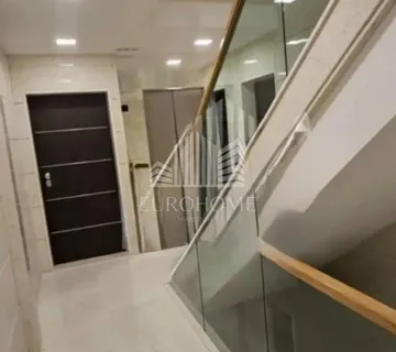 Vitrenjak-Borik, novogradnja, 3S namješten stan+2PM, lift - cover