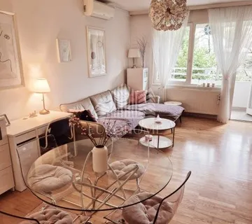 Odličan dvosoban stan u širem centru s parkingom i loggiom - cover