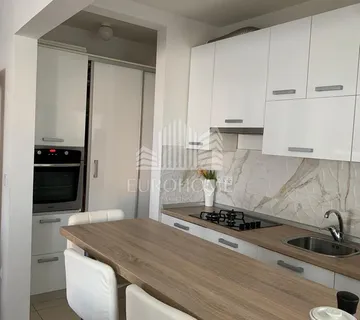 OSIJEK, Gornji grad, Trosoban stan za dugoročan najam - cover