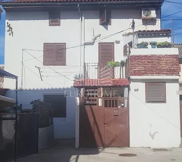 VOŠTARNICA, DVOETAŽNI STAN U CENTRU! (88,69 m2) - Zadar