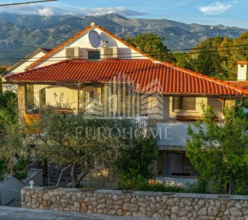 VINJERAC, Kuća s 4 apartmana, 70m od mora - Vinjerac, Posedarje