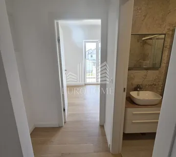 ZADAR, VIŠNJIK- Trosoban stan na 2. katu 121 m2