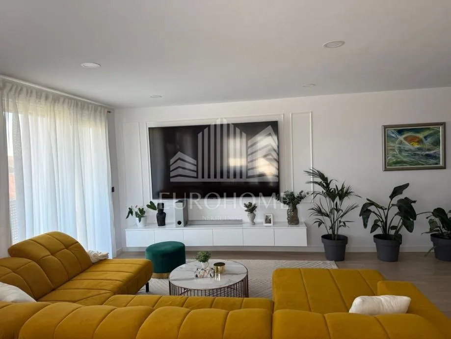 NOVOGRADNJA - MODERAN I NAMJEŠTEN ČETVEROSOBAN PENTHOUSE 120m2  - cover