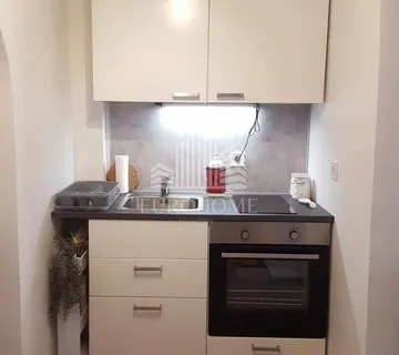 Čanićeva, renovirana garsonijera s parkingom, 19 m2 - Zagreb