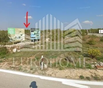 Građevinsko zemljište od 9363 m2 pred ulazom u NP Krku - Lozovac, Šibenik