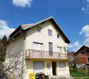 KUĆA 1.145€/m2, 240m2, 3 stana - Zagreb