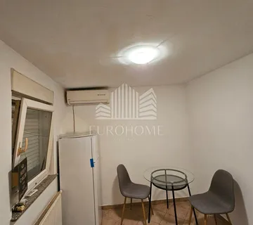 Zagreb, Kruge dvosoban stan 17 m²