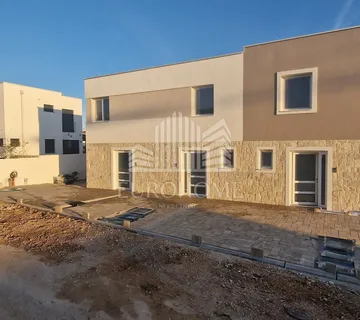 PAG- Mandre Apartman S 2 82 m2, novogradnja - Mandre, Kolan