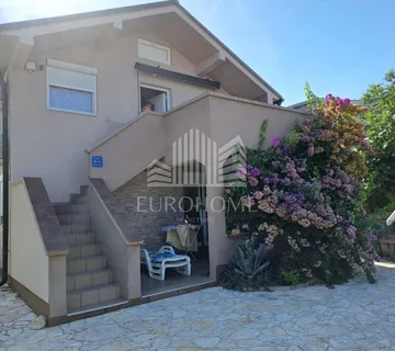 Vir, kuća s 2 apartmana
