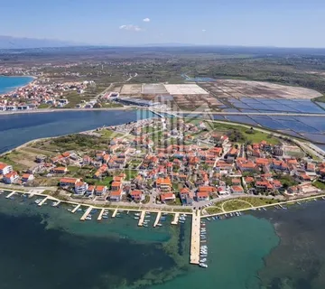 ZADAR, NIN, Dvosoban stan, krovna terasa, lift, 184m2 - Zaton, Nin