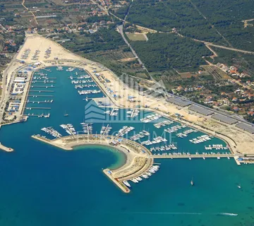 Sukošan, atraktivno građevinsko zemljište 2271 m2 u blizini marine