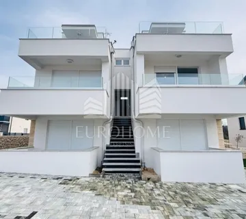 Gajac-Škuncini stani,novogradnja, 3-spbni stan ,pogled na more, 82m2  - cover